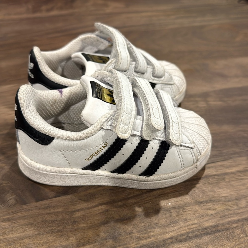 Adidas superstar 5.5M